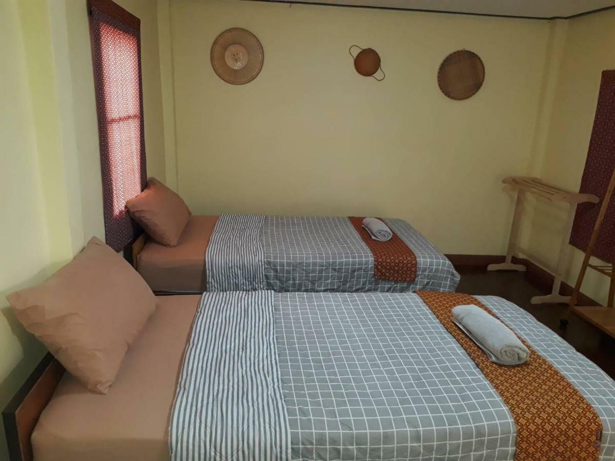 Baan Khun Ya Ayutthaya Hotel Buitenkant foto