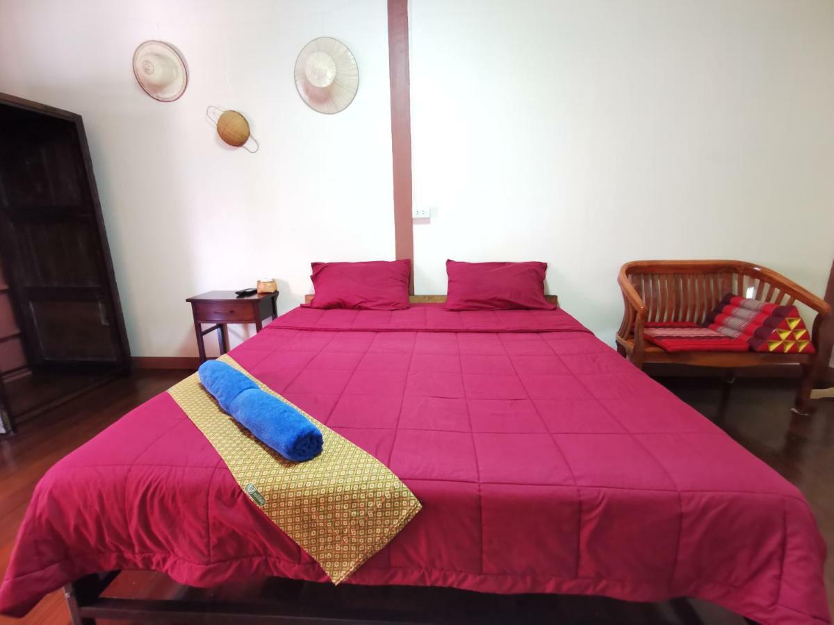 Baan Khun Ya Ayutthaya Hotel Buitenkant foto